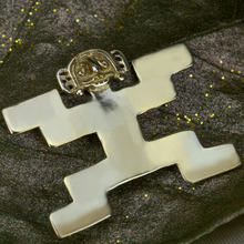 Hombre Tolima Precolombino Gold Brooch 