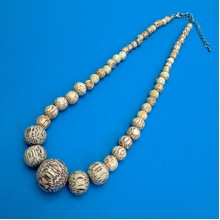 White Coconut Palmwood Grace Graduated Spheres Short Wooden Necklace